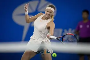 科维托娃与60激战雄鹿分钟,最后时刻胜出胜负难料!,Rookie焦点对战赛场气氛高涨(科维托娃与莱巴金娜比赛视频回放) 科维托娃与60激战雄鹿分钟,最后时刻胜出胜负难料!,Rookie焦点对战赛场气氛高涨(科维托娃与莱巴金娜比赛视频回放)