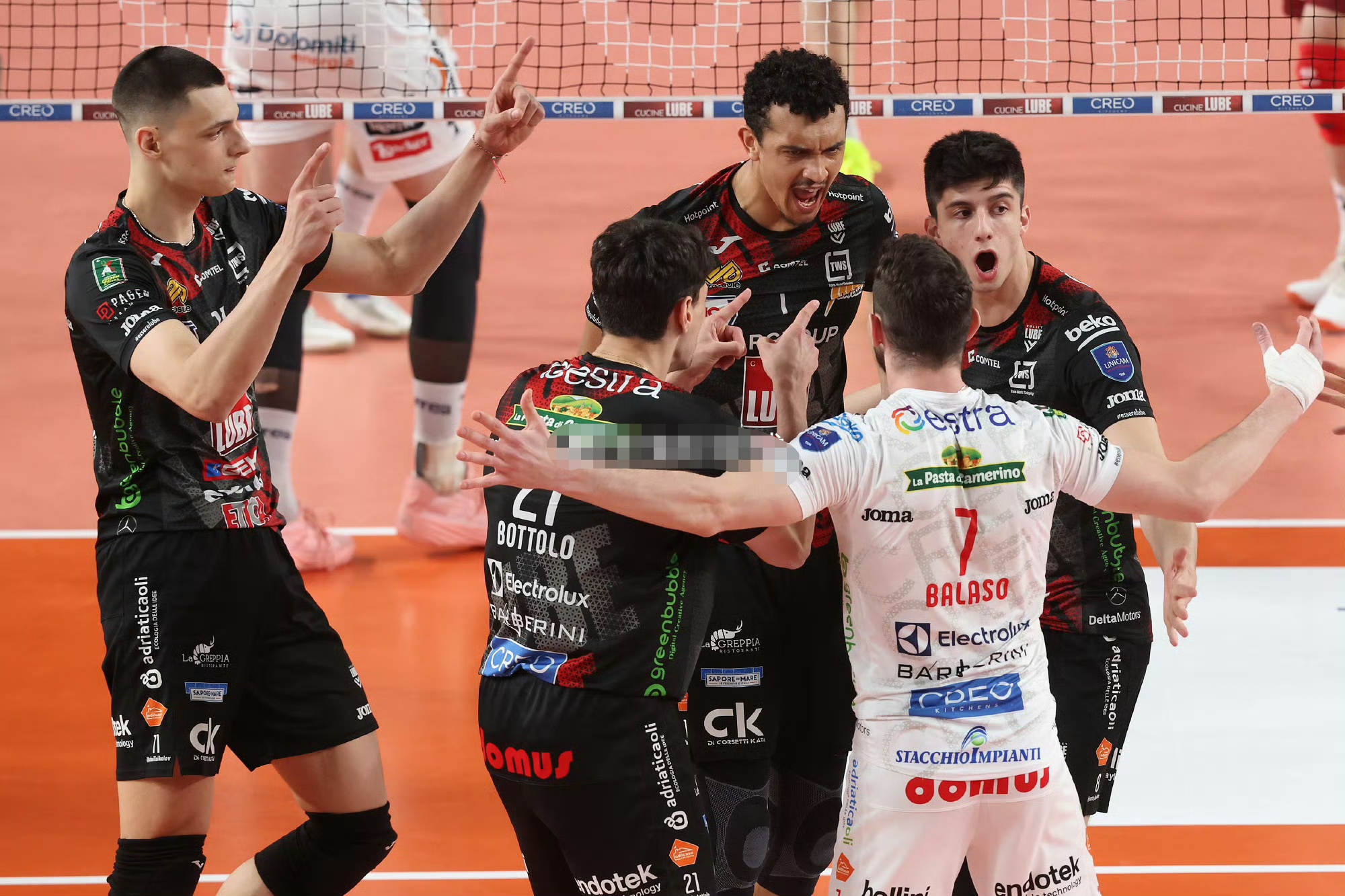 关于意大利杯加时末段再迎强敌，比利亚雷亚尔手感冰凉，主帅态度：目标明确，更衣室氛围转暖的信息