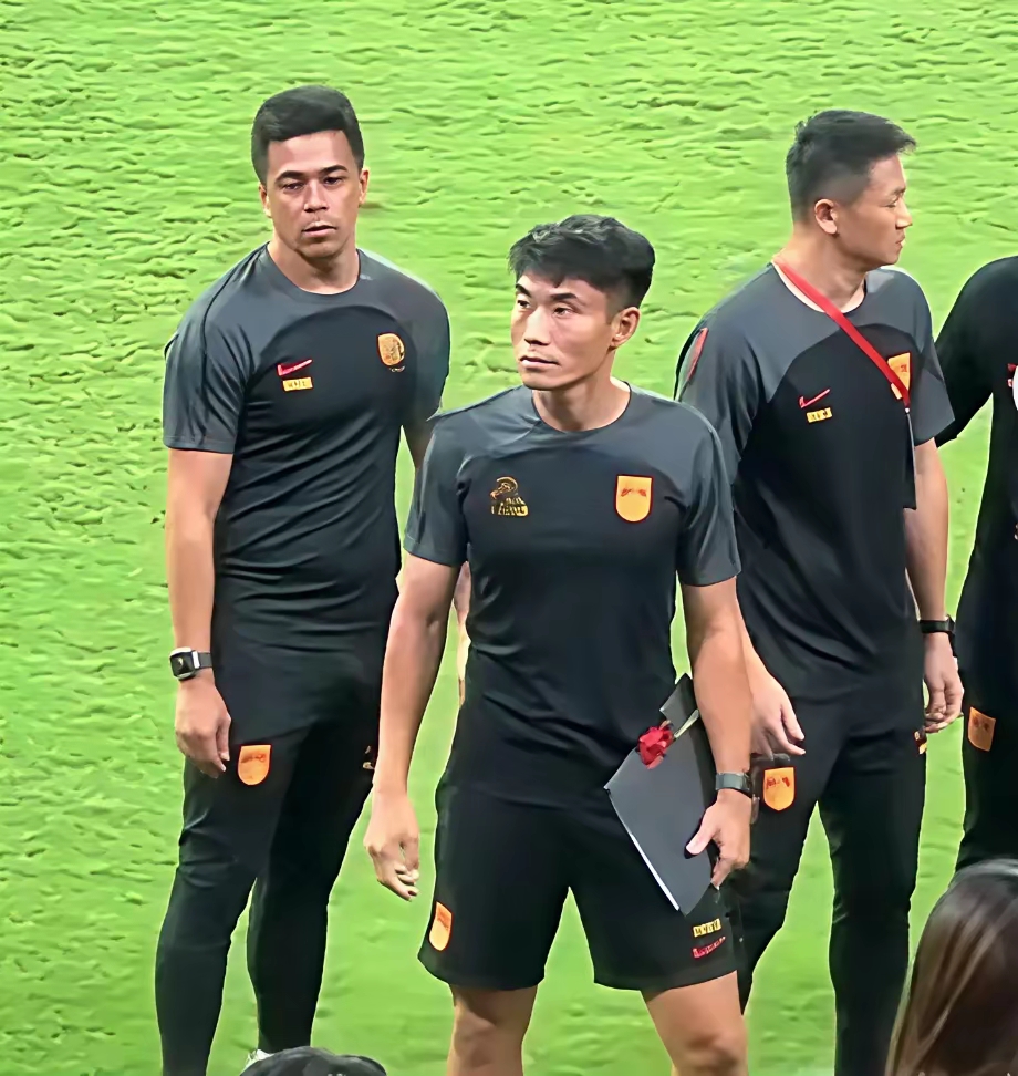 包含荷甲集结日再迎强敌，北京国安手感冰凉，主帅态度：目标明确，身体对抗强度拉满的词条