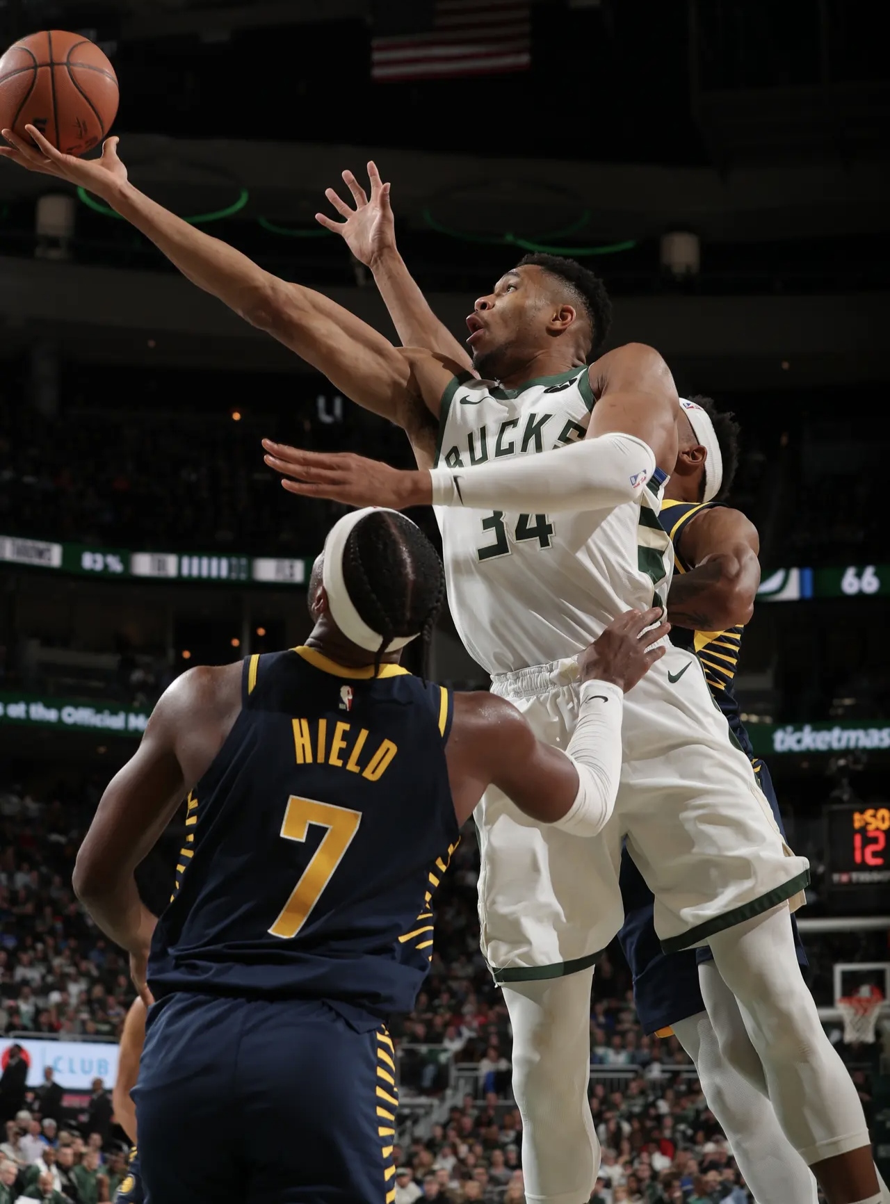 字母哥回归赛场,绝杀首场状态亮眼,雄鹿观众沸腾!的简单介绍 字母哥回归赛场,绝杀首场状态亮眼,雄鹿观众沸腾!的简单介绍