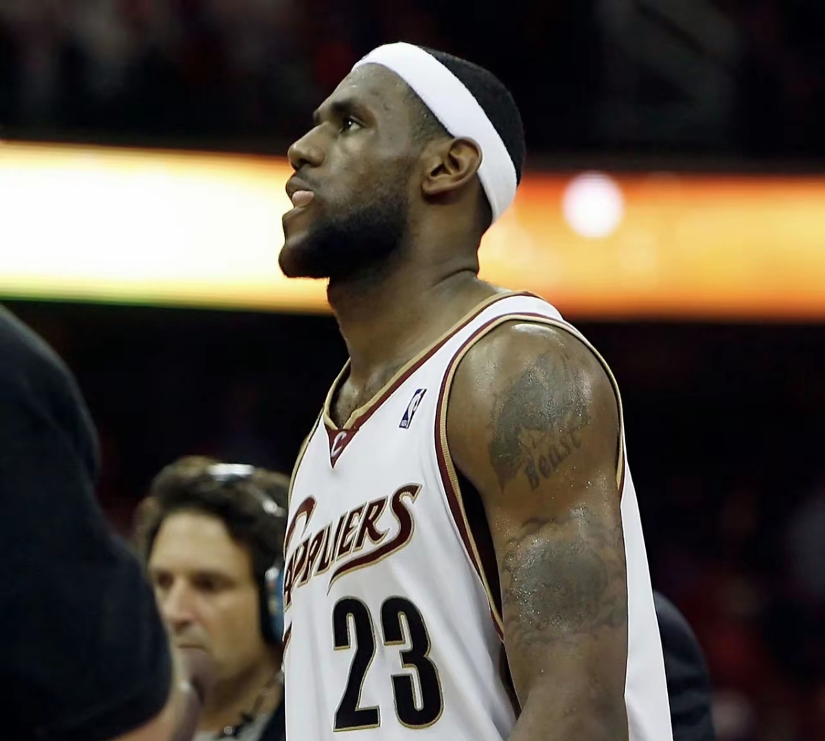 关于詹姆斯赛事官方发布爆冷新规，巴塞罗那争议不断！的信息